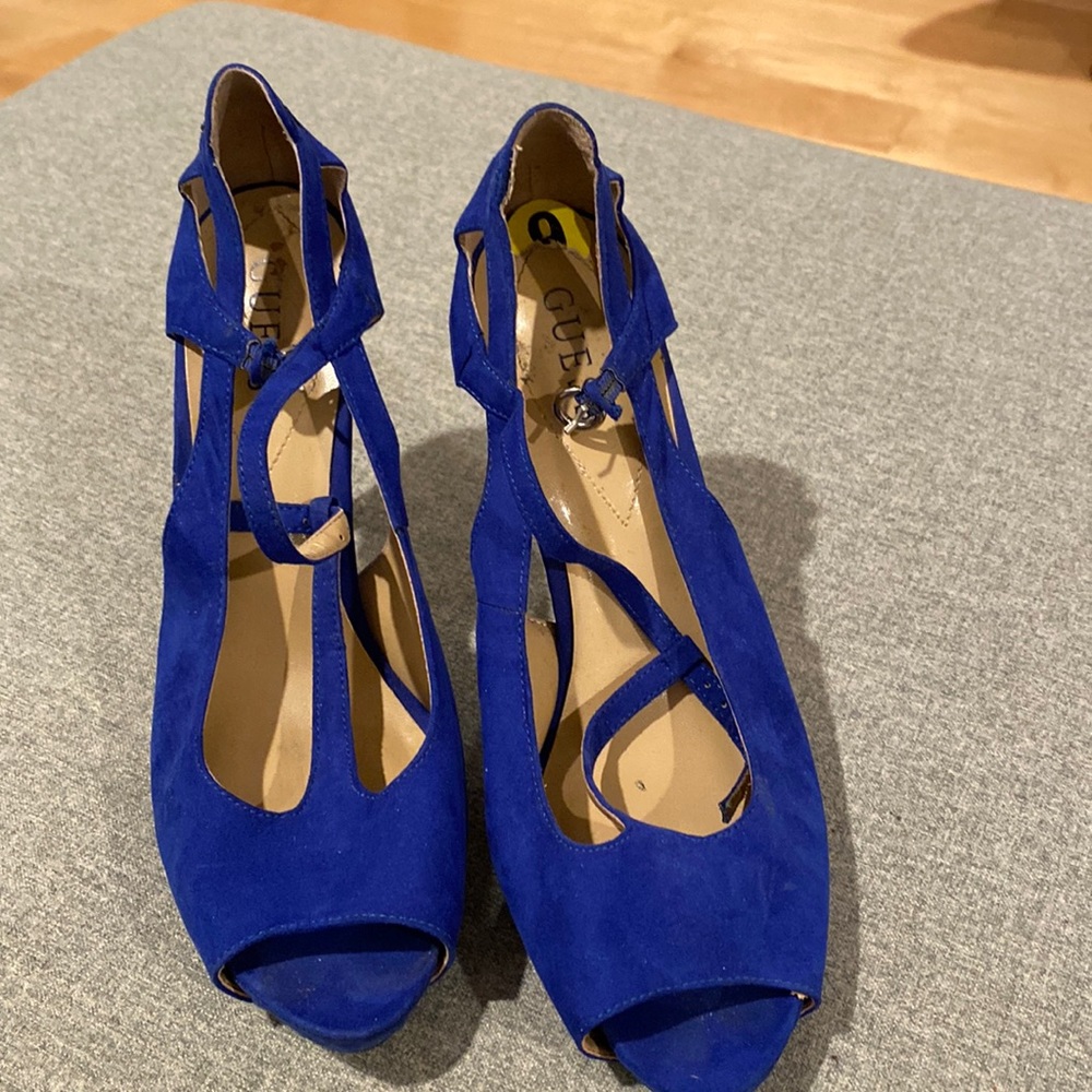 Guess T-Strap Pumps